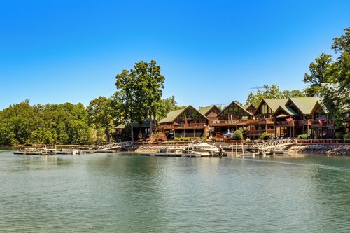 Game Room, Dock & More! Panoramic Lakefront Oasis