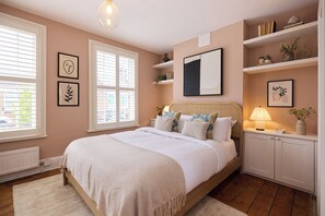 Free WiFi - The Courtyard & Eaves House (London)