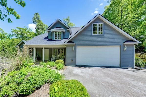 A two-story house with a garage, a covered porch, and a landscaped front yard. - Group-Friendly Mtn Estate 2 Mi to Dtwn Waynesville (Waynesville)