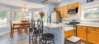 Soundfront Serenity! Cozy Hertford Home w/ Views