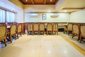 Dining - Treebo Vice President (Ahmedabad)