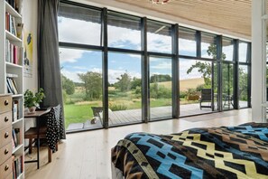 Desk - Sea view, sunrise and 200 meters to the water (Kalundborg)