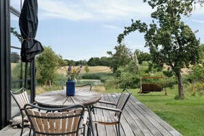 Outdoor dining - Sea view, sunrise and 200 meters to the water (Kalundborg)