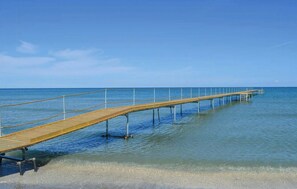 A wooden pier extending into calm waters, with a clear sky above. - Holiday home with hot tub near Ålbæk and Skagen (Jerup)