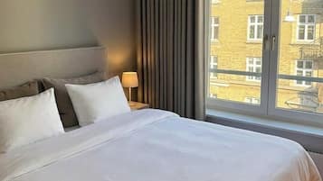 1 bedroom, desk, WiFi (free)