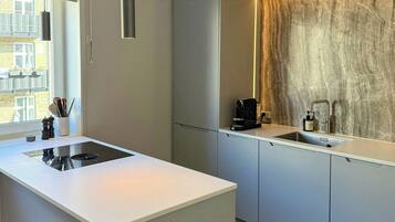 Coffee/tea maker, microwave, oven, dishwasher