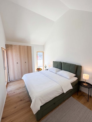 2 Schlafzimmer, Schreibtisch, WLAN