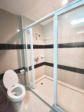Standard Twin Room, City View | Bathroom - KARIN HOTEL (Udon Thani)