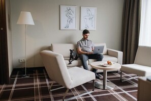 Presidential Suite, Balcony, River View | Living area