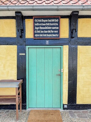 Exterior detail - Historic Copenhagen workers house by Sæby beach (Sæby)
