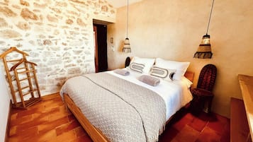 6 bedrooms, desk, free WiFi