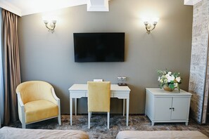 Deluxe Twin Room, 2 Twin Beds | Interior - Hotel La Castel Iasi (Iași)