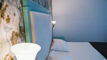 Habitación Deluxe, 1 cama de matrimonio grande con sofá cama | Ropa de cama de alta calidad, colchones viscoelásticos, escritorio