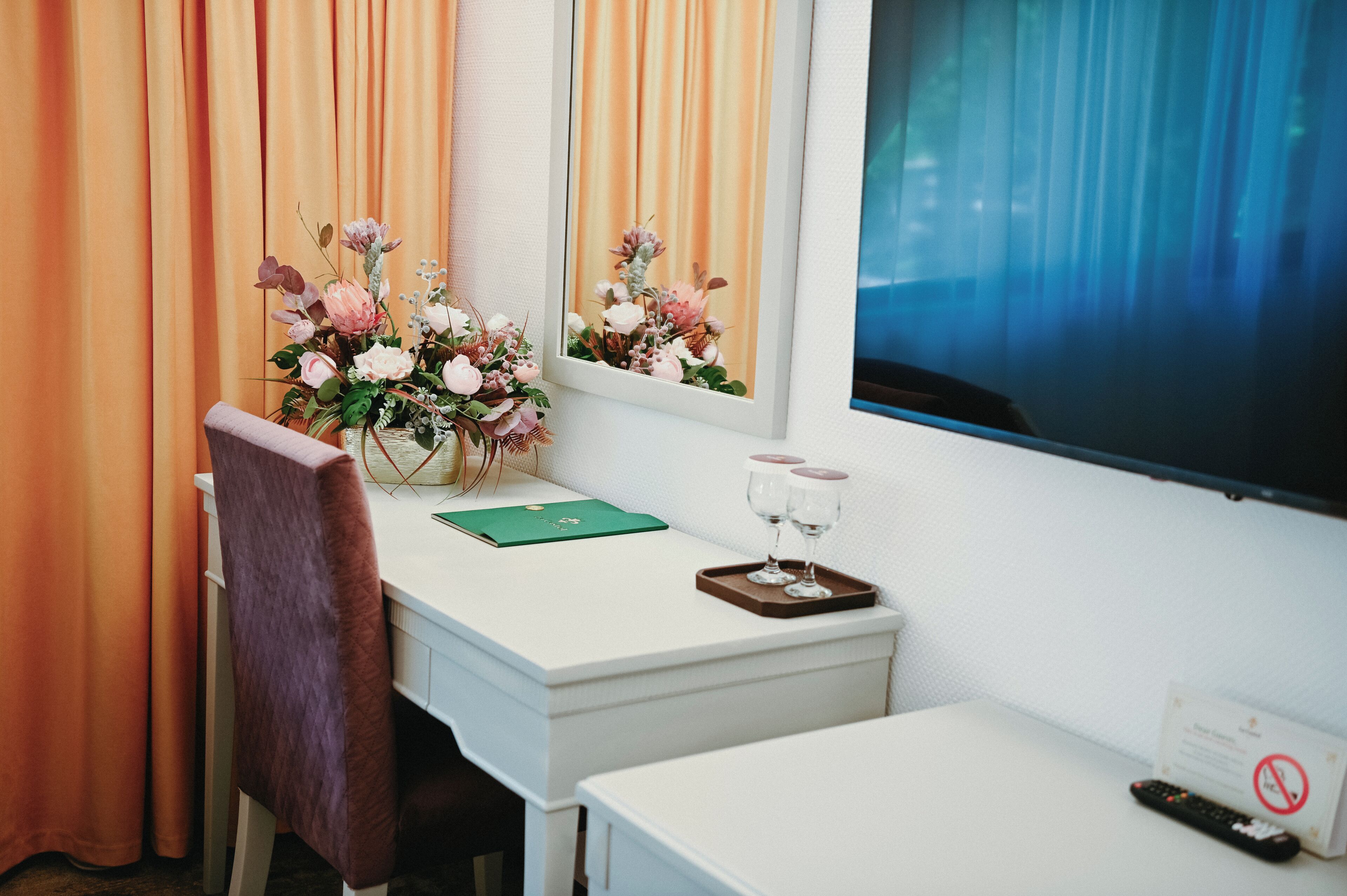 Kahden hengen deluxe-huone (kaksi sänkyä), 2 yhden hengen sänkyä, näköala puutarhaan | Sisätilat