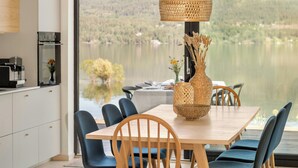 Dining - Modern cabin with panoramic views (Hønefoss)