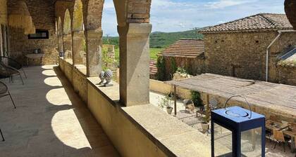 Renovated bastide among vineyards near Uzès