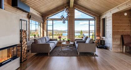 New cabin with views of Tisleiefjorden