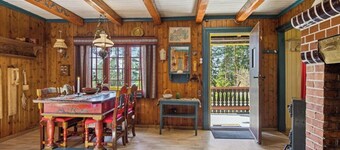 Cabane historique près de la forêt à Årnes