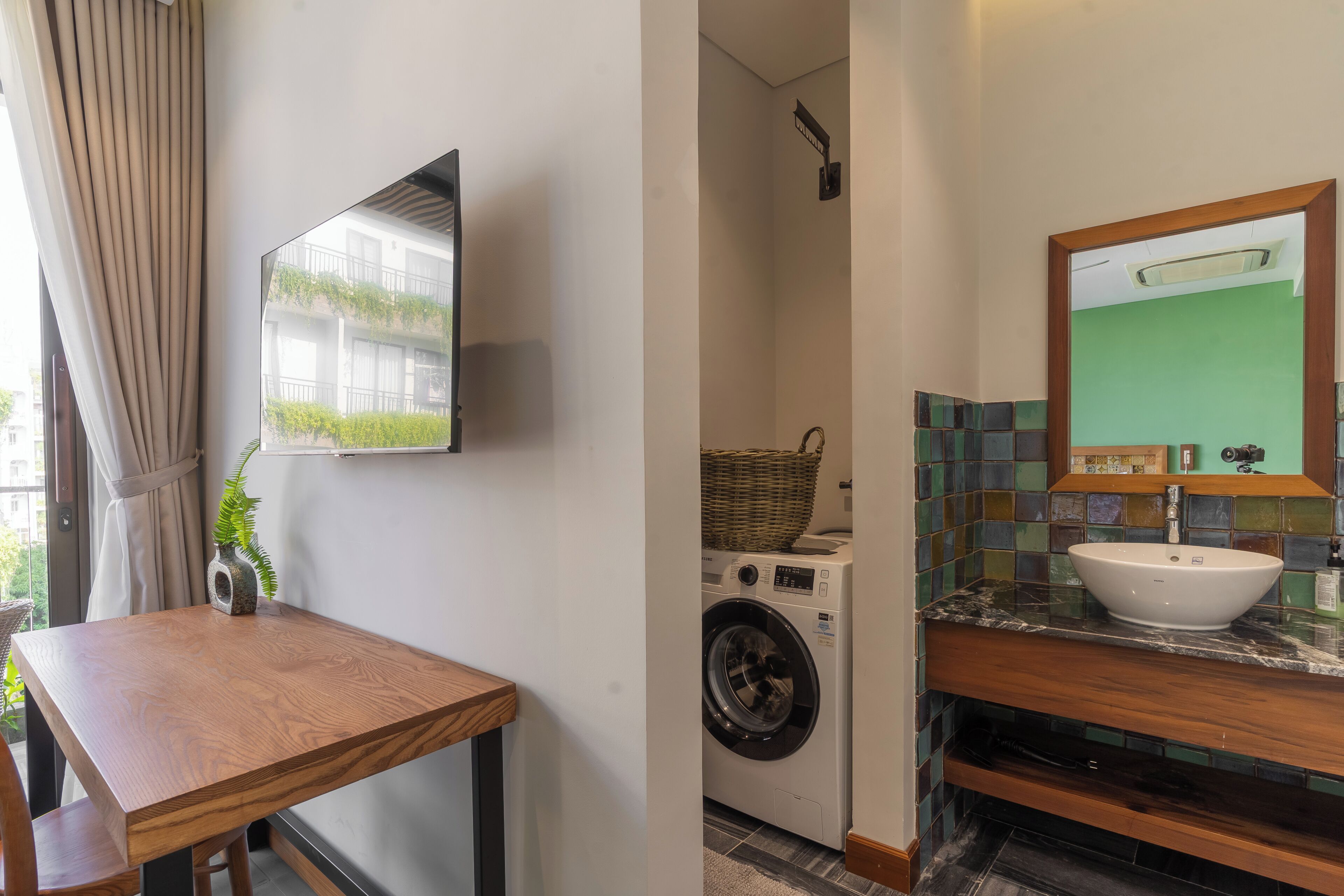 Deluxe Studio, Balcony, City View | Interior