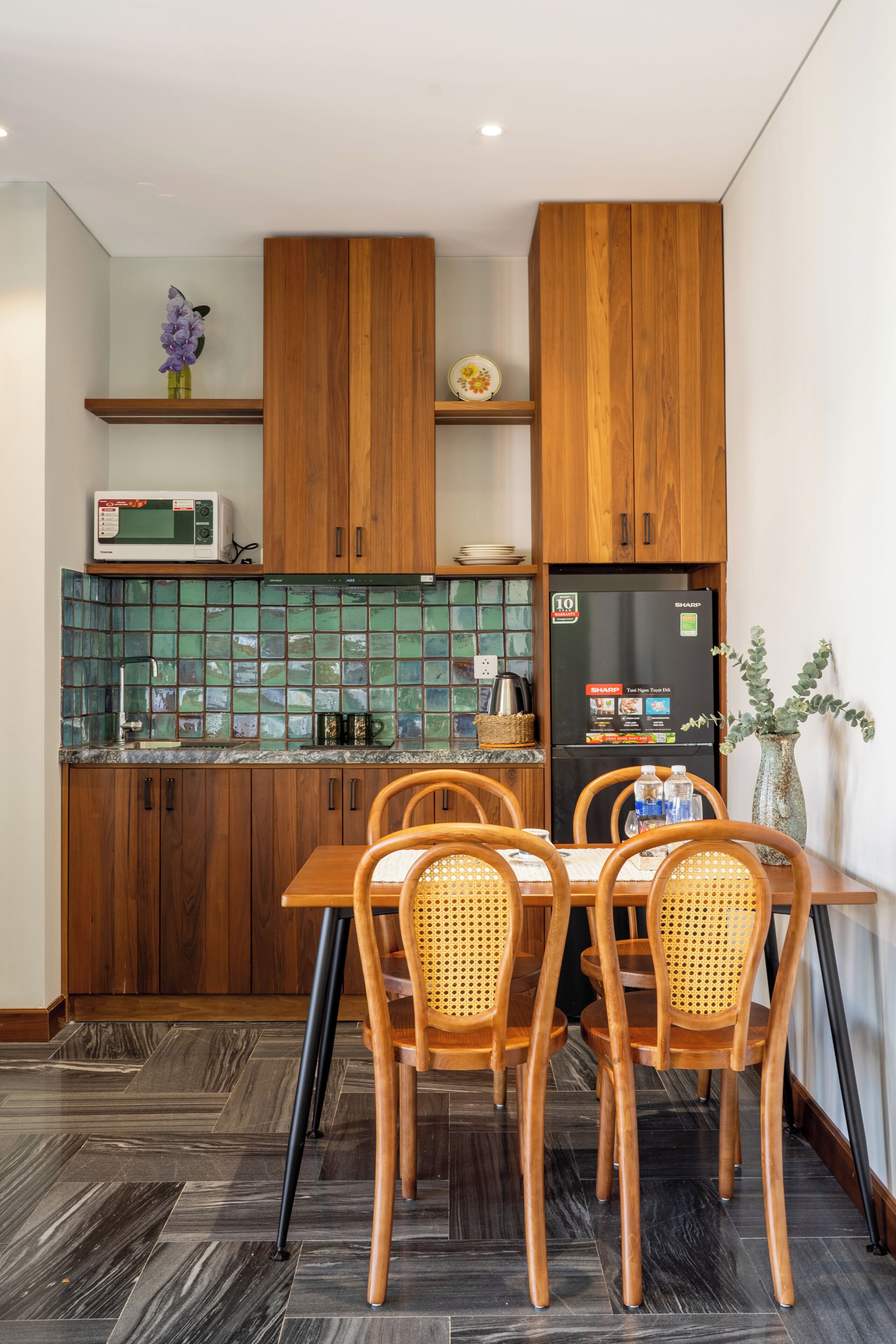 Studio Suite, Patio, City View | Private kitchen