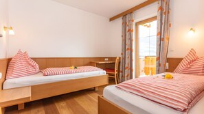 WiFi, bed sheets - Apartment 'Ferienwohnung Pass Thurn' with Mountain View, Shared Garden and Wi-Fi (Mittersill)