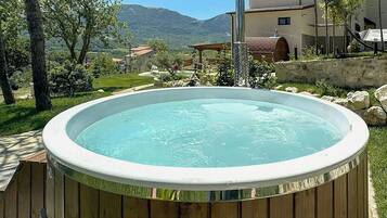 Bain à remous extérieur