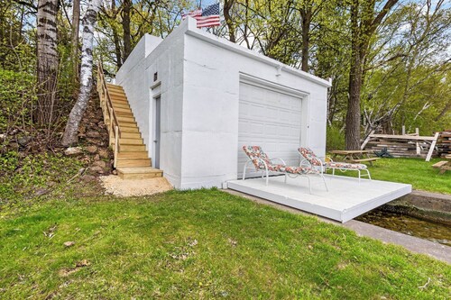 Hilltop Haven on Big Green - Stunning Lake Views, Boathouse & Classic Charm