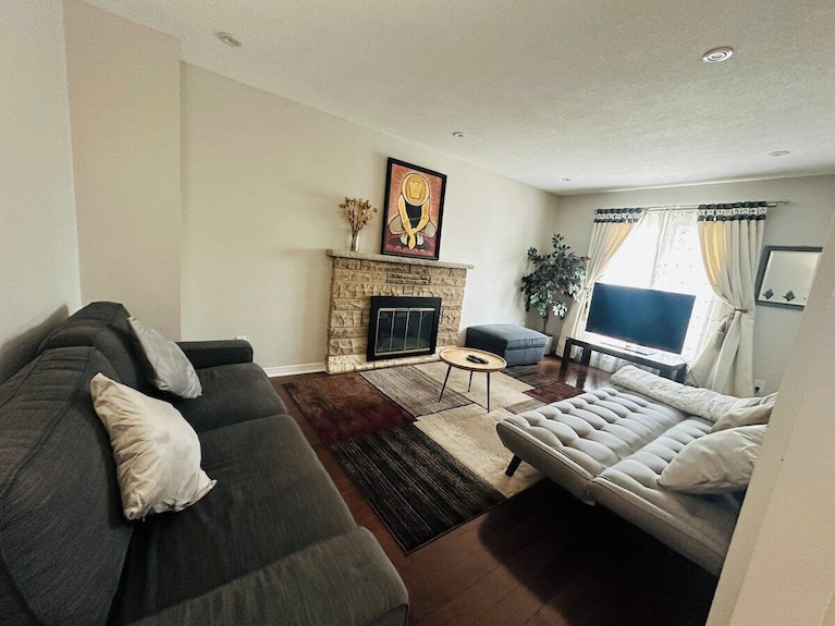 Live Near Sq 1 Self Check-in 2 Min To Transit - Brampton