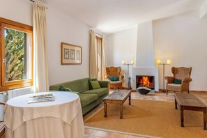 Living area - Peaceful Mallorca finca among olives and pines (Porto Cristo)