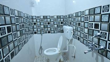 Deluxe Room | Bathroom