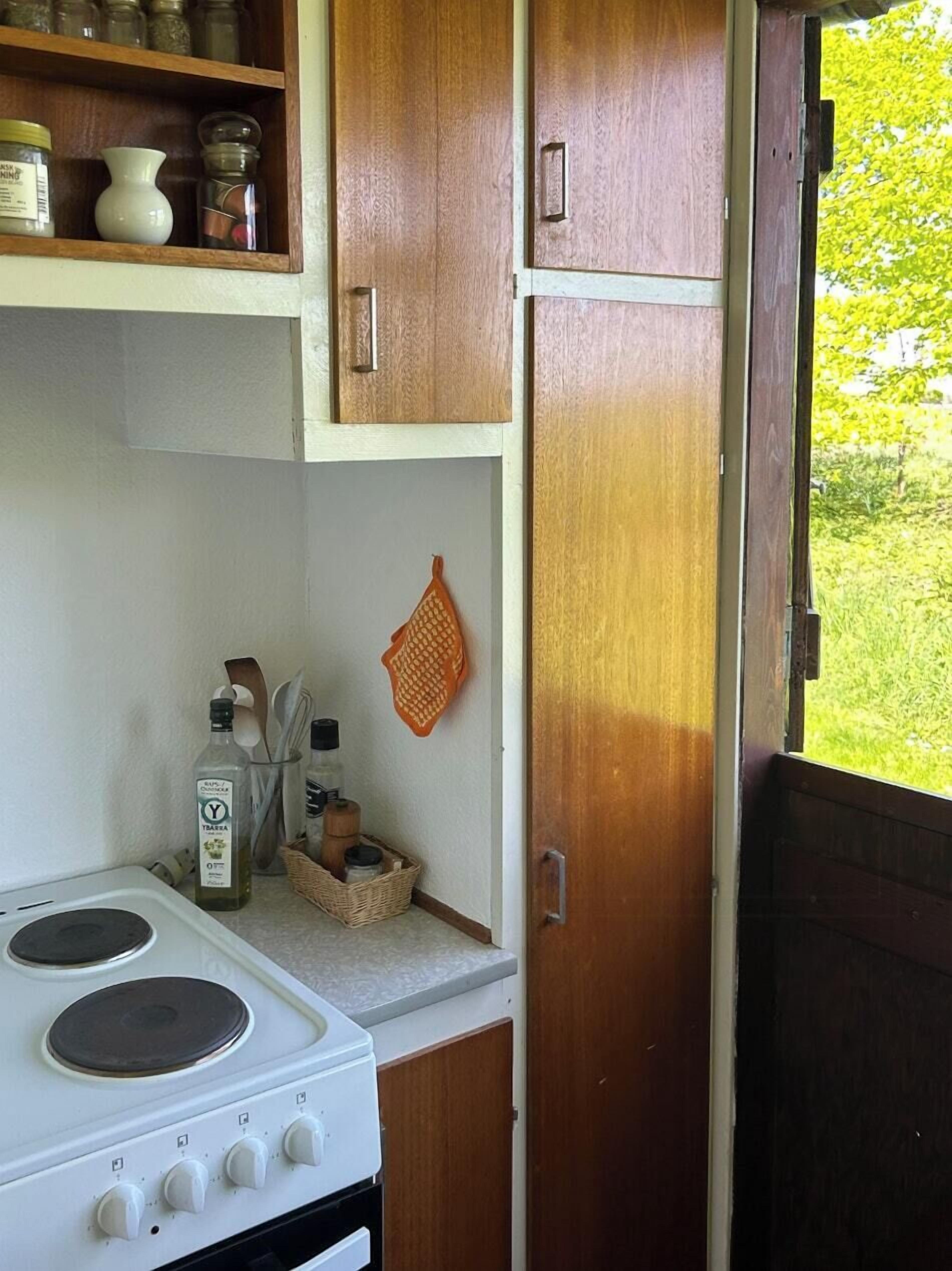 Oven, coffee/tea maker