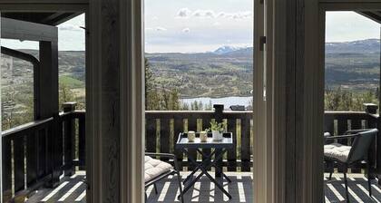 Modernized log cabin with views of the mountains