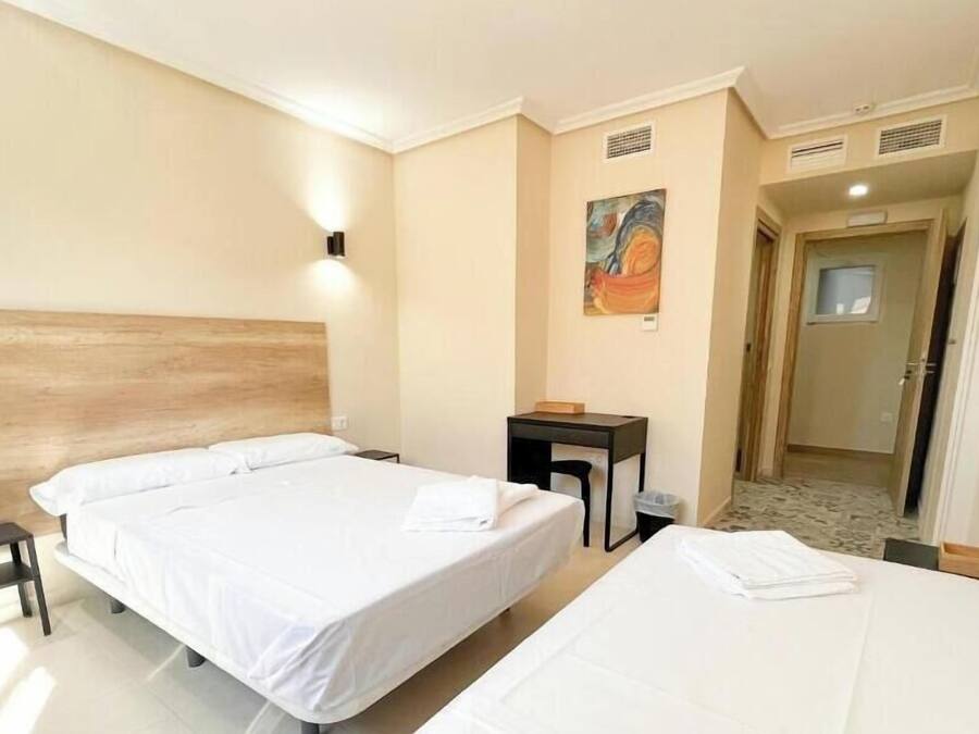 In-room safe, soundproofing, free WiFi