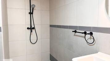 Habitación básica, vistas a la ciudad | Baño