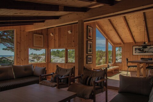 Architect-designed cabin with beach in Risør