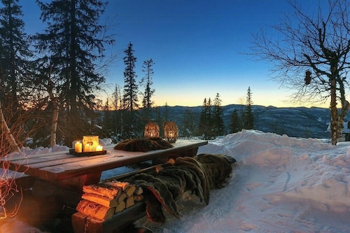 Mountain Cabin with Stunning Views, Sauna & Lake