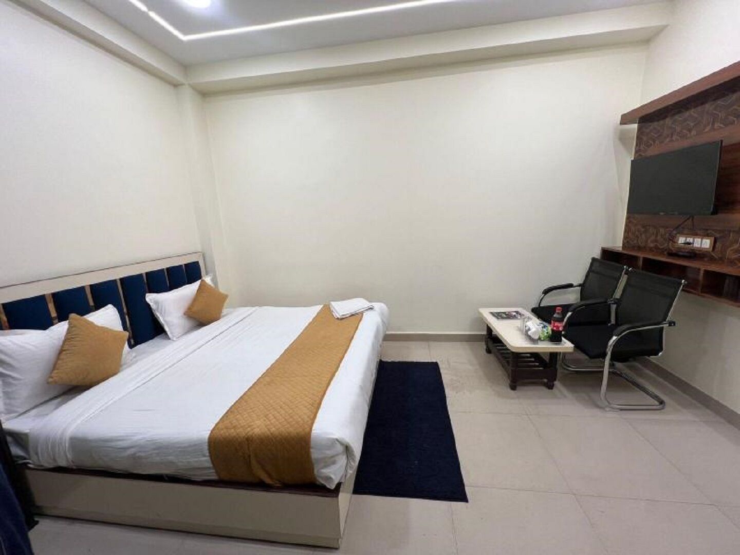 Economy Double Room | Desk, free WiFi