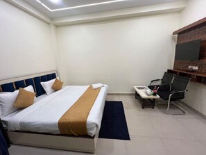 Economy Double Room | Desk, free WiFi - Hotel AeroFly By SS Group (New Delhi)