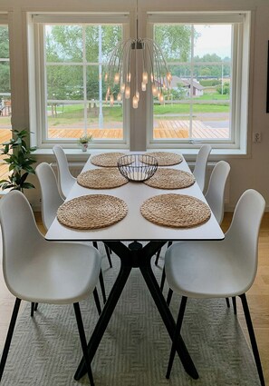 Dining - Modern house in charming Motala (Motala)