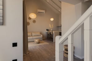 Superior Suite, Balcony, Sea View | Living area | 50-inch Smart TV with digital channels, Netflix, streaming services - Ichos Apartments (Volissos)