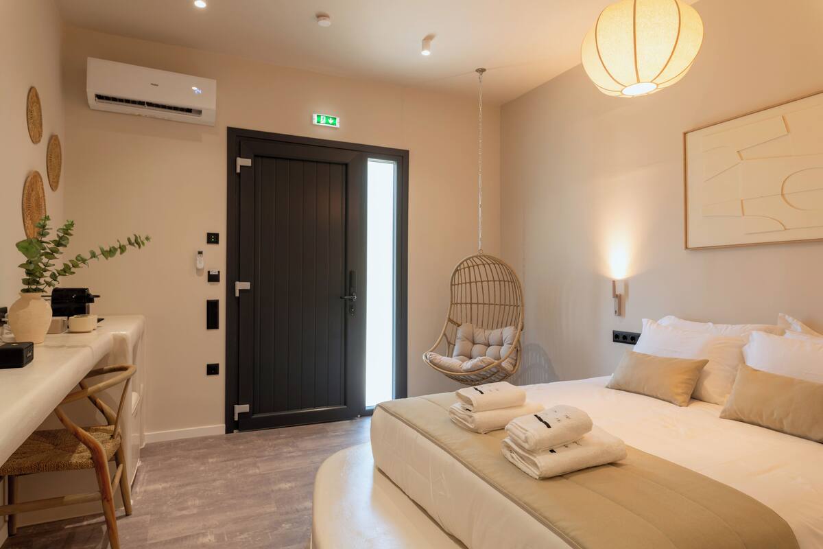 Habitación Deluxe, balcón | Ropa de cama de alta calidad, edredón y camas con efecto memoria 