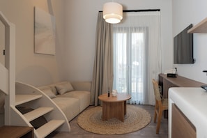 Deluxe Suite, Balcony | Living area | 50-inch Smart TV with digital channels, Netflix, streaming services - Ichos Apartments (Volissos)