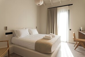 Superior Suite, Balcony, Sea View | Premium bedding, down comforters, memory foam beds