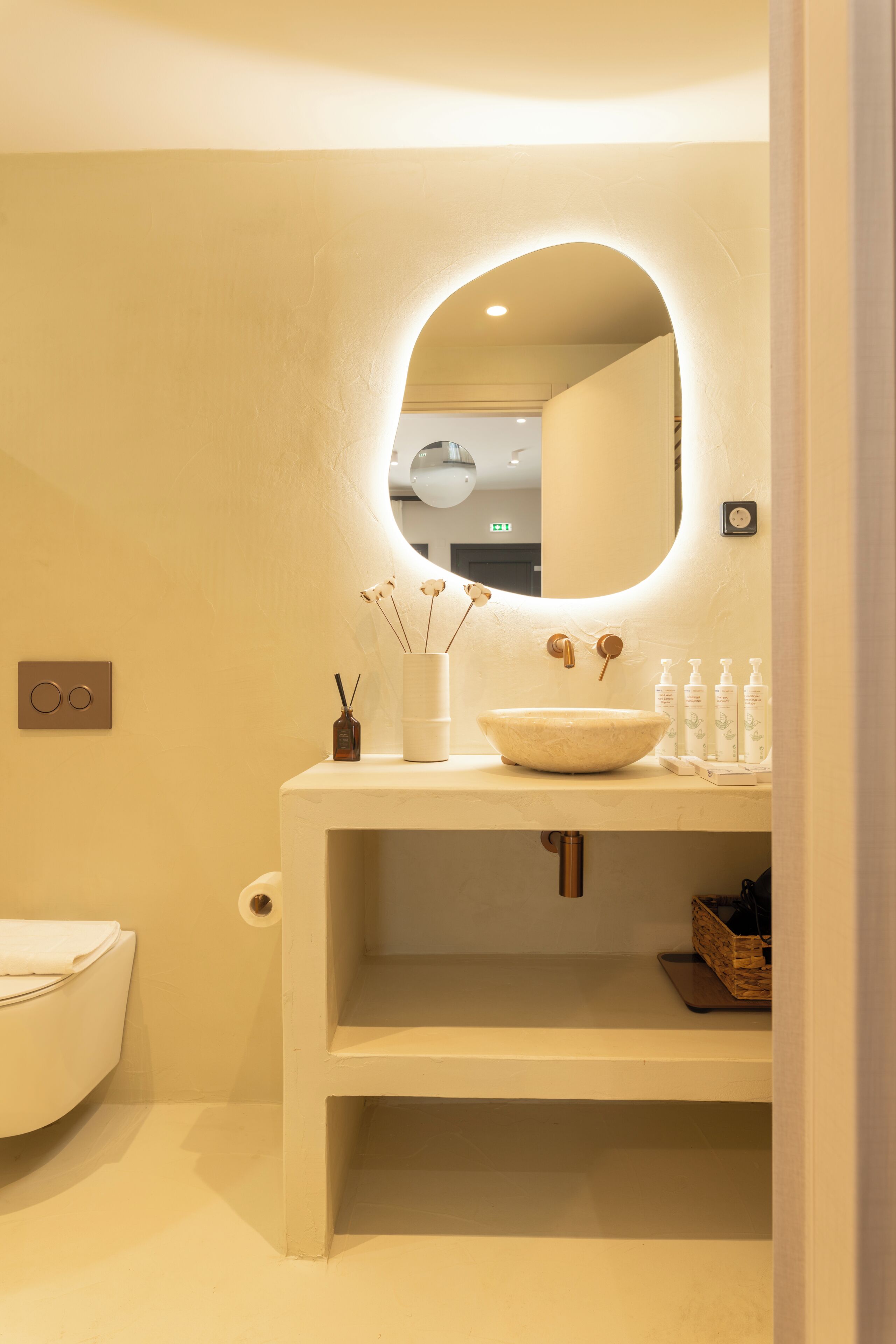 Deluxe Suite, Balcony | Bathroom | Shower, rainfall showerhead, hair dryer, bathrobes