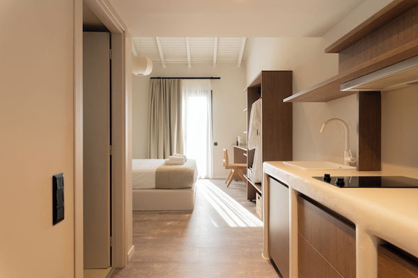 Superior Suite, Balcony, Sea View | Premium bedding, down comforters, memory foam beds