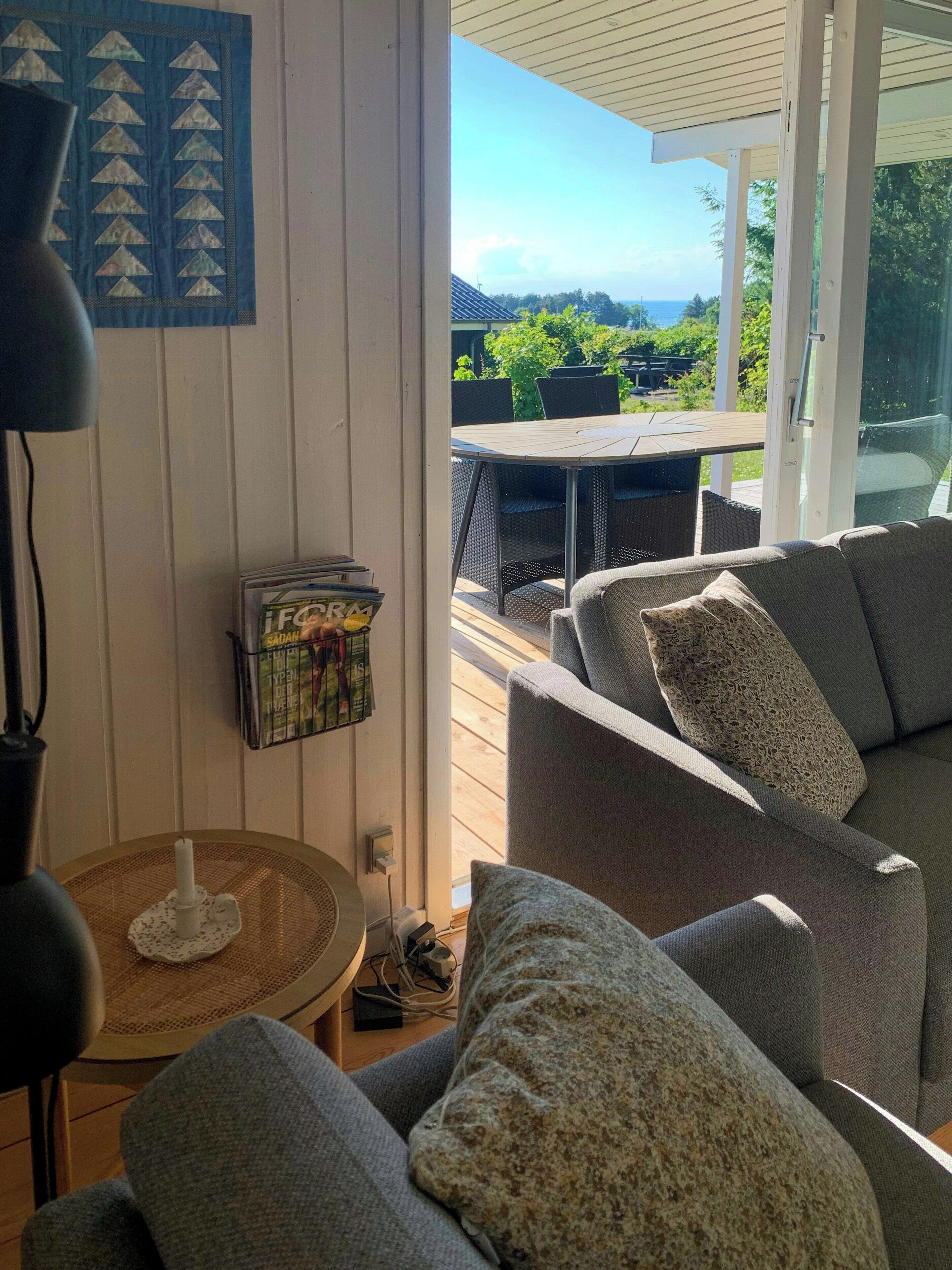 Televisión y chimenea 