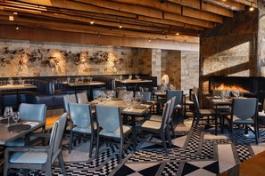 Dining - Ritz Carlton Lake Tahoe 3 Bedroom Suite (Truckee)