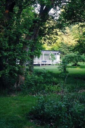 Property grounds - Minimalist Japanese House in Forest Area (Kvistgård)