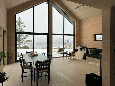 内装. Nordic design cabin with a view over Lake Toke
