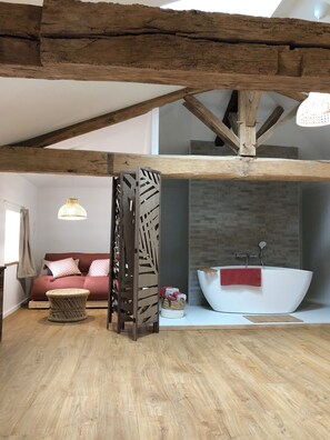 Bathroom - Vrbo Property (Rouffignac)